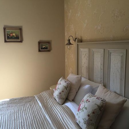 Riverbank, Country Pub And Guesthouse Карикмакрос Екстериор снимка