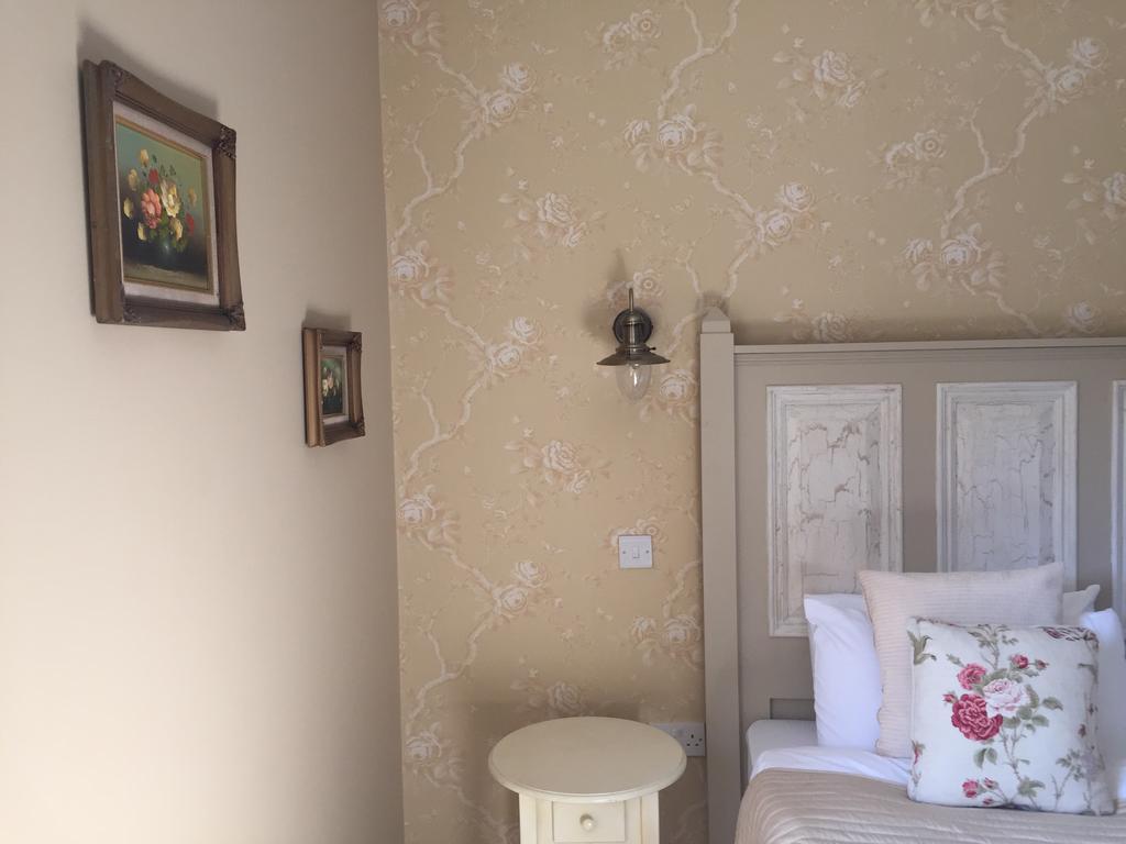 Riverbank, Country Pub And Guesthouse Карикмакрос Екстериор снимка