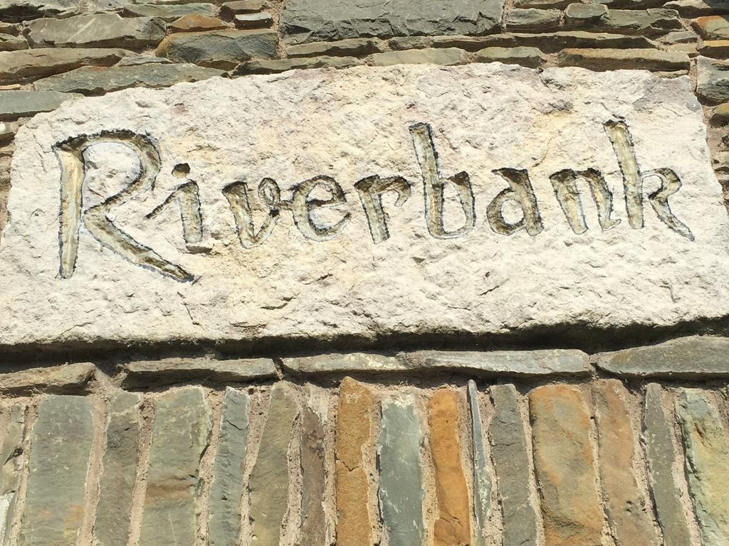 Riverbank, Country Pub And Guesthouse Карикмакрос Екстериор снимка
