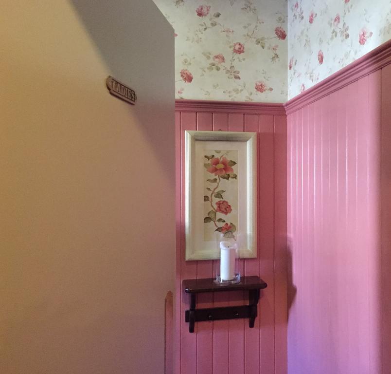 Riverbank, Country Pub And Guesthouse Карикмакрос Екстериор снимка