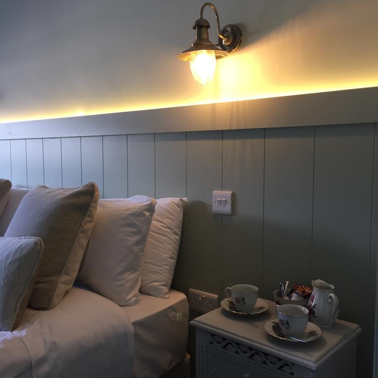 Riverbank, Country Pub And Guesthouse Карикмакрос Екстериор снимка