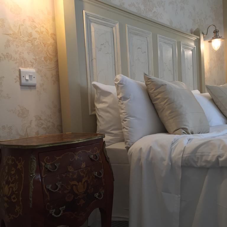 Riverbank, Country Pub And Guesthouse Карикмакрос Екстериор снимка